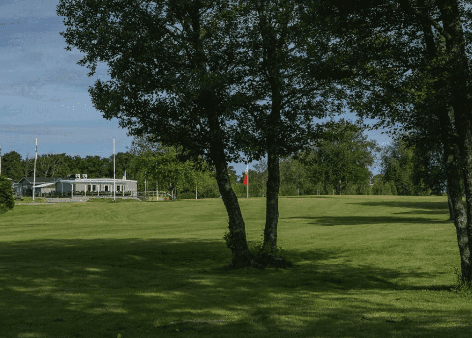 Mälarbadens Golfklubb logotyp