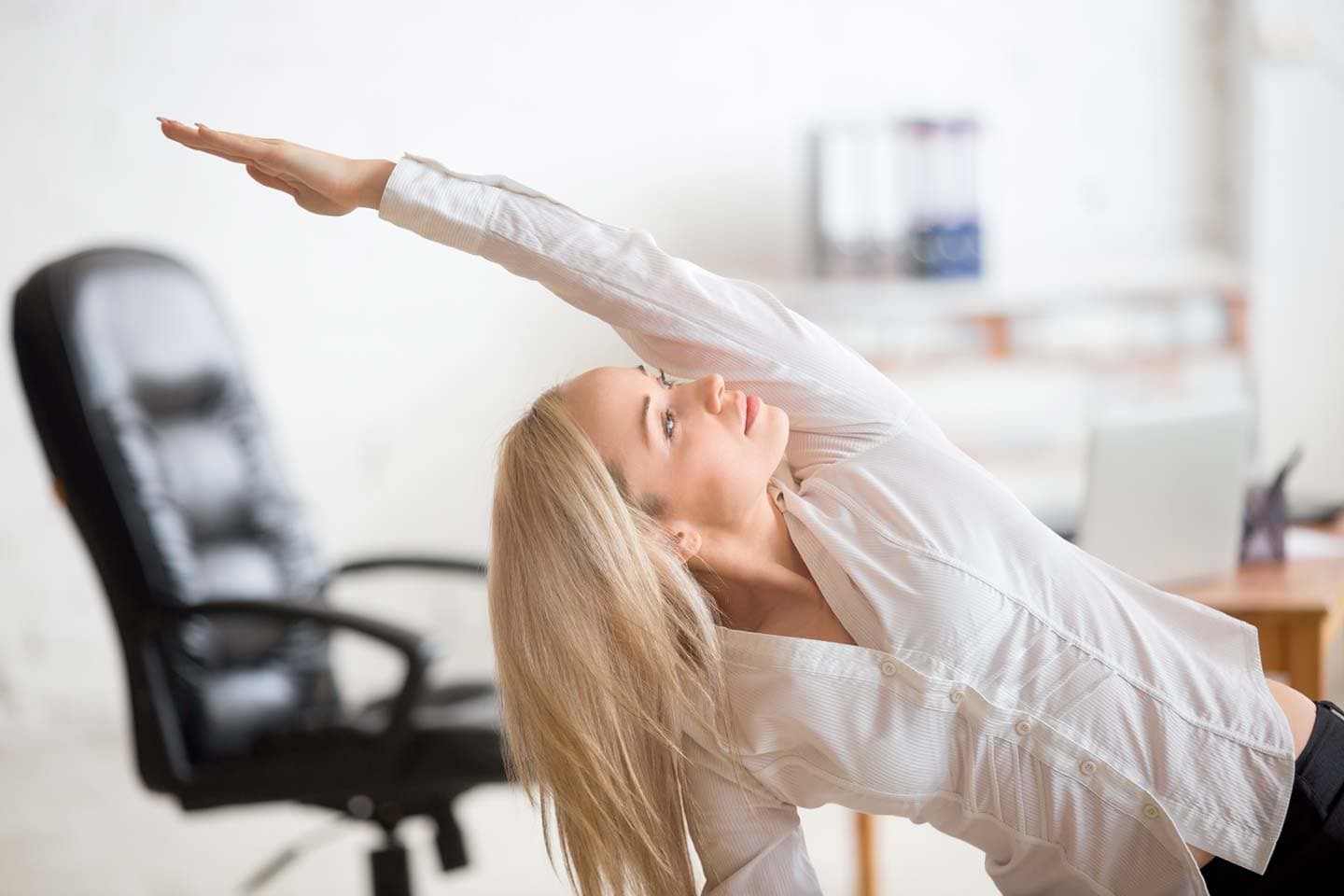 Uggla Massage logotyp